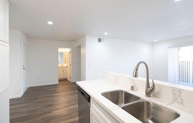 2 beds, 2 baths, 965 sqft, $2,995, Unit 217