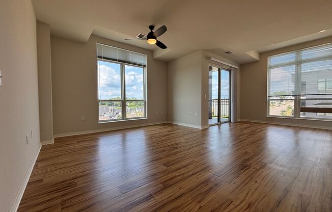 2 beds, 2 baths, 1,132 sqft, $2,075, Unit 10009-113