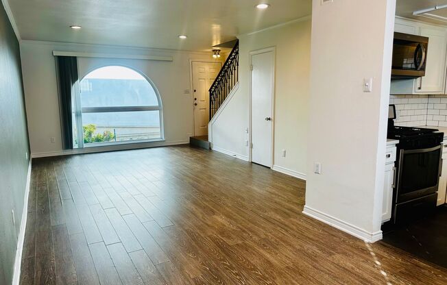 2 beds, 1.5 baths, 957 sqft, $1,675, Unit 112