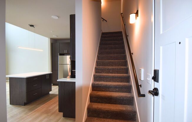 2 beds, 1 bath, 1,090 sqft, $1,990, Unit 5604-406
