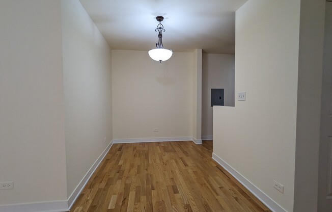 625 W Wrightwood 202