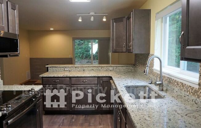 1307 NW SLATE LN