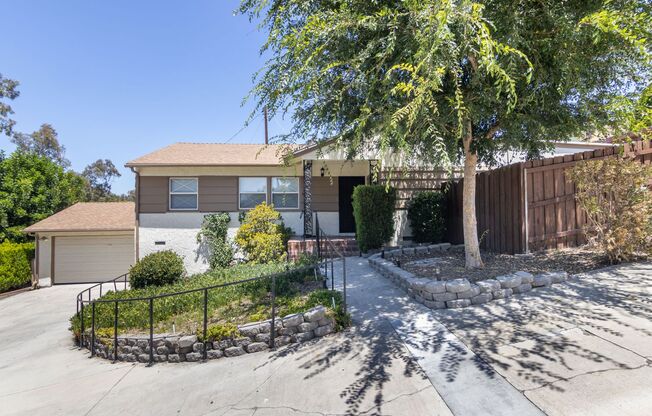 Charming 3 Bedroom 2 Bath home South of the Blvd