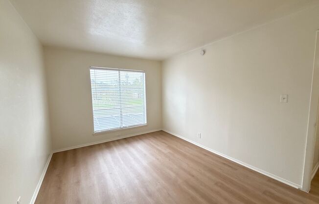 2 beds, 1 bath, 924 sqft, $1,875, Unit OPA-252