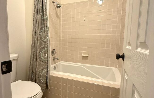 2 beds, 2 baths, $1,725, Unit # #D 370