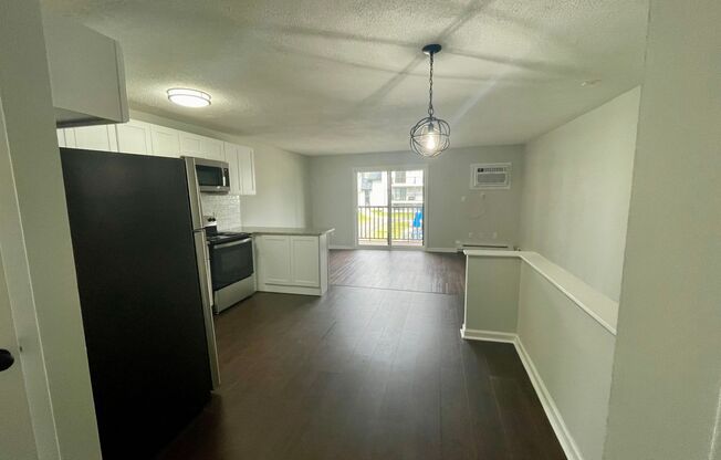 2 beds, 1.5 baths, 924 sqft, $1,850, Unit 4-16A