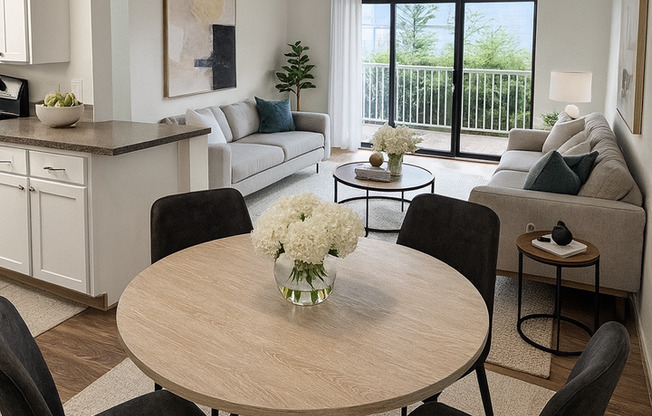 2 beds, 1 bath, 960 sqft, $1,975, Unit 204