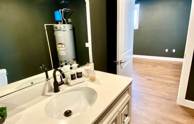 Studio, 1 bath, 292 sqft, $899, Unit COMM OFC #A