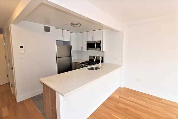 2 beds, 1 bath, $3,500, Unit 7A