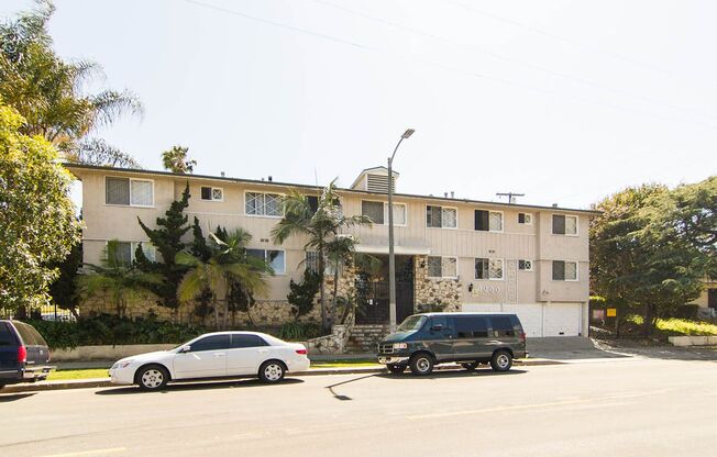 3800 Country Club