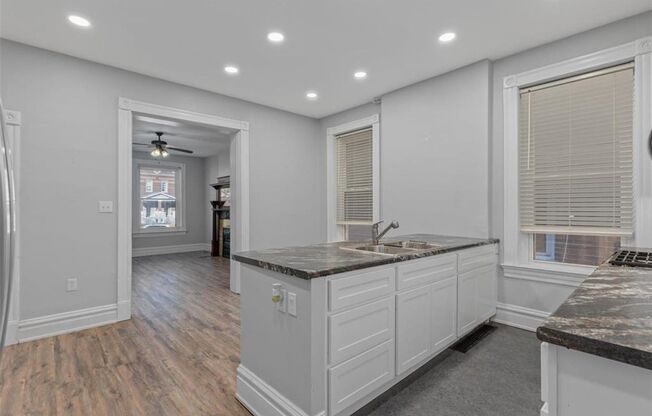 1 bed, 1 bath, 850 sqft, $1,050, Unit Russell Blvd 1830