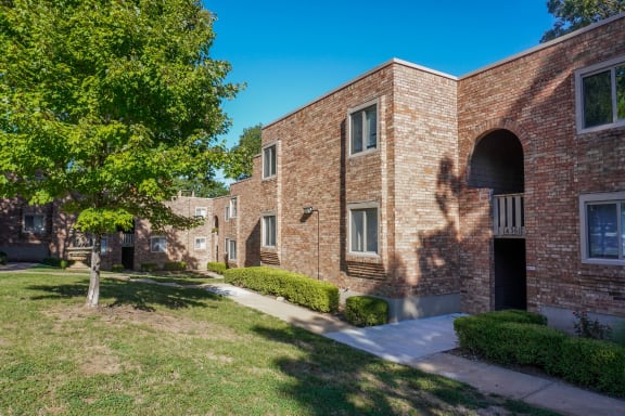 Exterior view at The Life at Legacy Fountains, Missouri, 64131