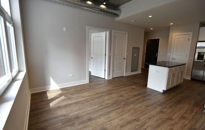 1 bed, 1 bath, 642 sqft, $2,570, Unit 3833-608