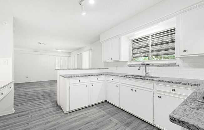 Tranquil Lakeside Living in Conroe!