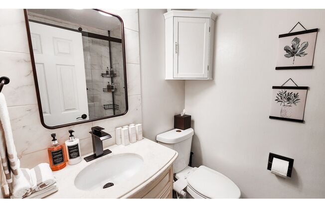 Modern 3BR/2.0BA Townhouse with Private Backyard in SE DC