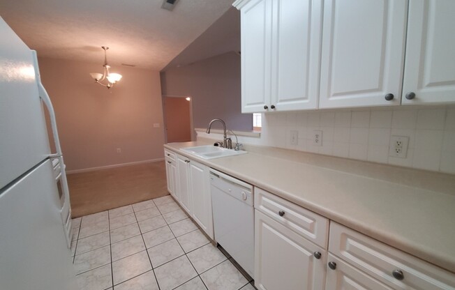 3 beds, 2 baths, $1,400