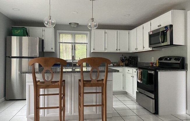 4 STERLING LN