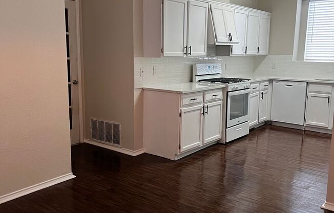 Updated 3 bed 2 bath Home in Wells Branch!
