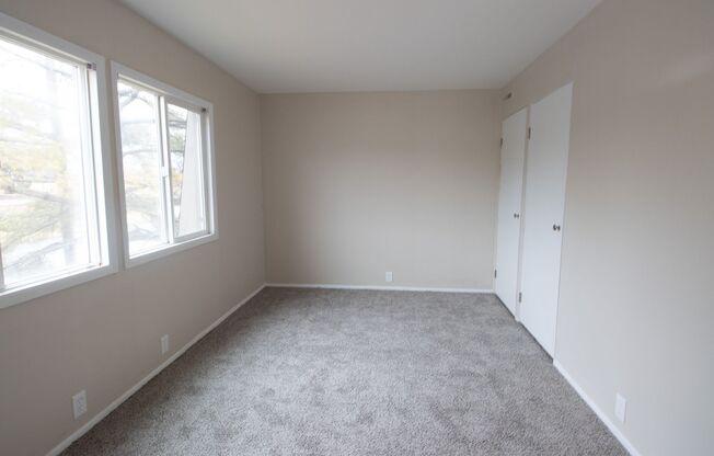 2 beds, 1 bath, 784 sqft, $1,100, Unit 1800 3E