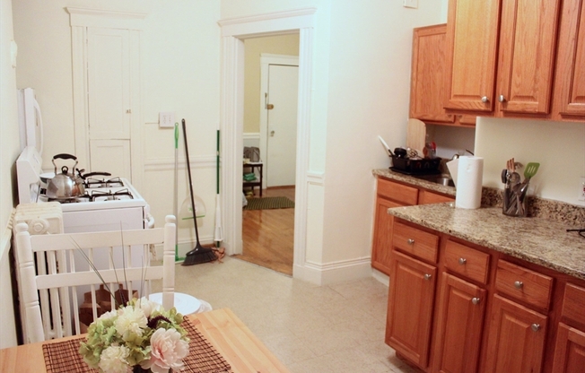 1 bed, 1 bath, 700 sqft, $2,000, Unit 5