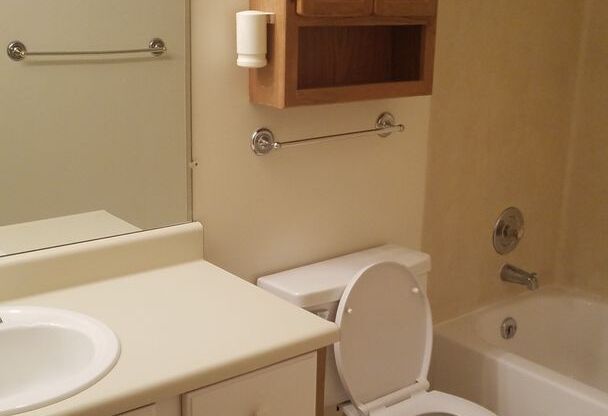 Great Apartment in the Heart of Ballard.