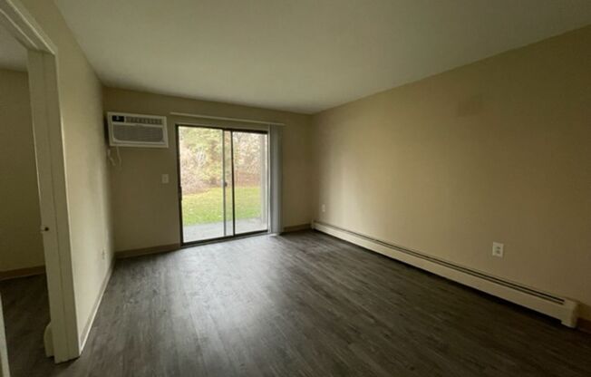 1 bed, 1 bath, 600 sqft, $925, Unit 2915 104