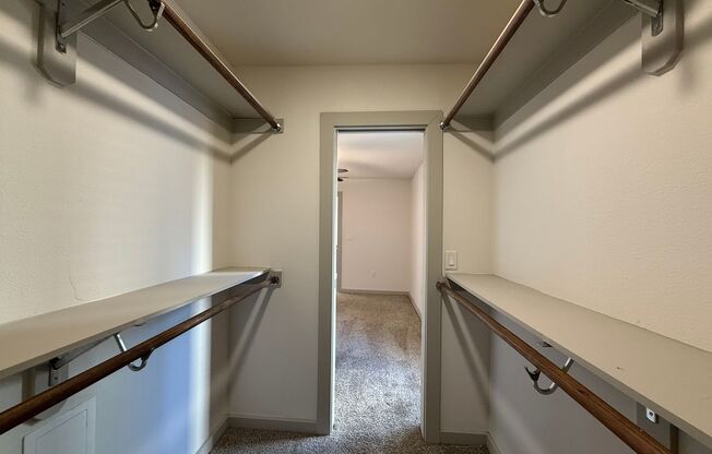 Monarch Place Apartments-2106 Bennett Avenue