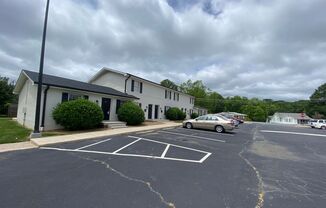 1 bed, 1 bath, 615 sqft, $1,100, Unit 871 Oakwood Villa