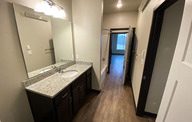 1 bed, 1 bath, 821 sqft, $1,300, Unit 103