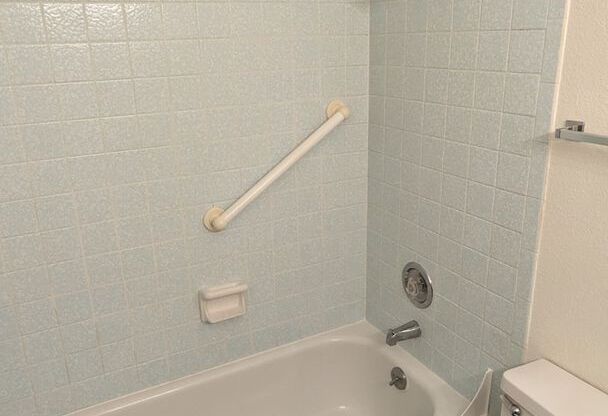 1 bed, 1 bath, 700 sqft, $1,295, Unit #28