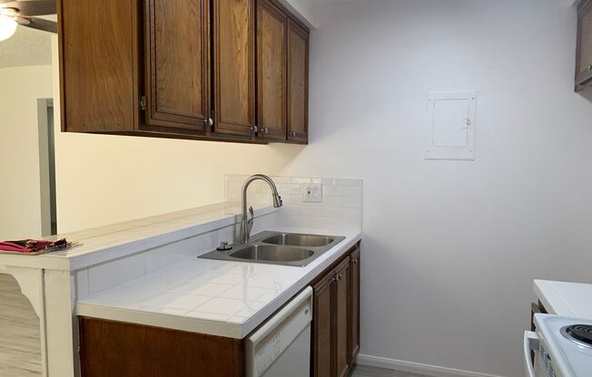 2 beds, 1 bath, $2,350