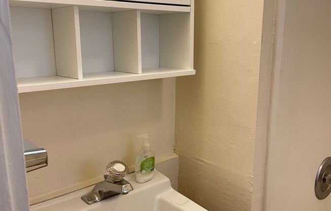 Studio, 1 bath, $995