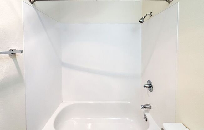 3 beds, 2 baths, 1,195 sqft, $3,553, Unit 306