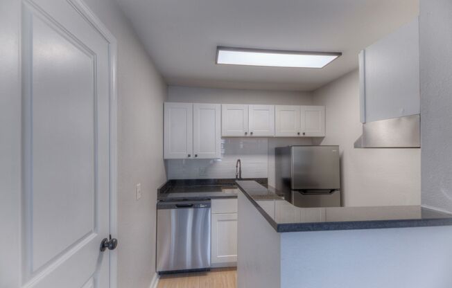 1 bed, 1 bath, 500 sqft, $850, Unit 02J