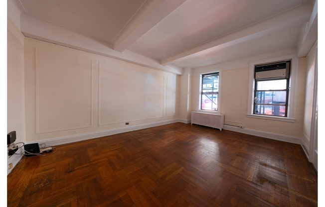 311 E 72 ST