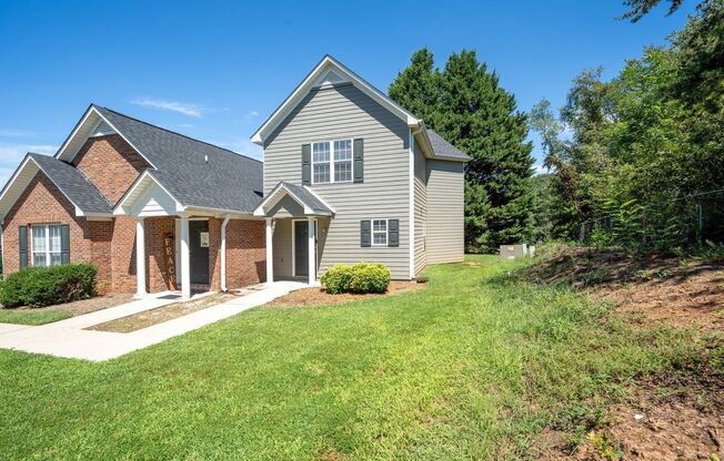 Charming 2 BR, 2.5 BA Townhome Located in the Heart of Greer