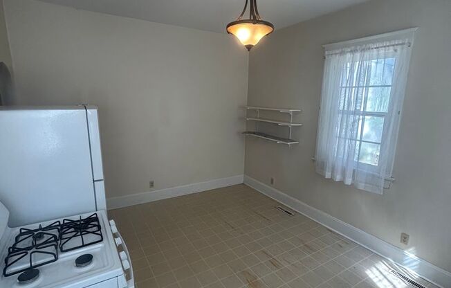 2 beds, 1 bath, $1,020