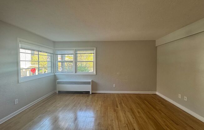 1 bed, 1 bath, 607 sqft, $1,350, Unit 24