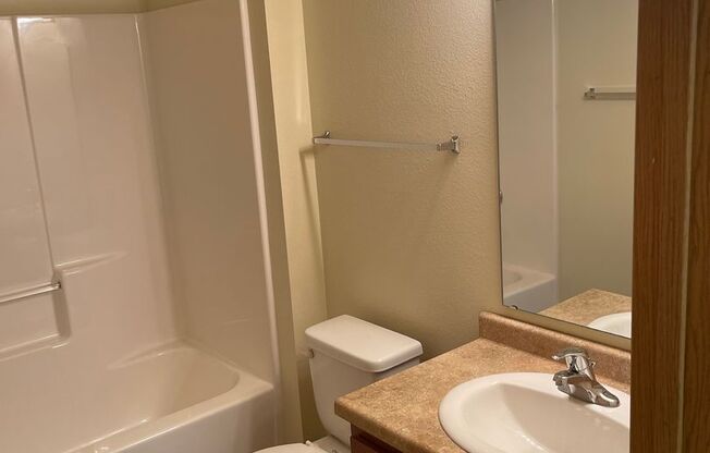 3 beds, 2 baths, 1,170 sqft, $1,345, Unit 5160-211