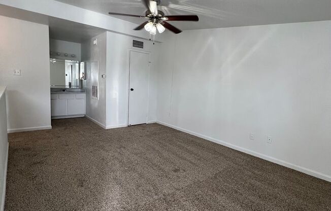 1 bed, 1.5 baths, 776 sqft, $975, Unit 19-604