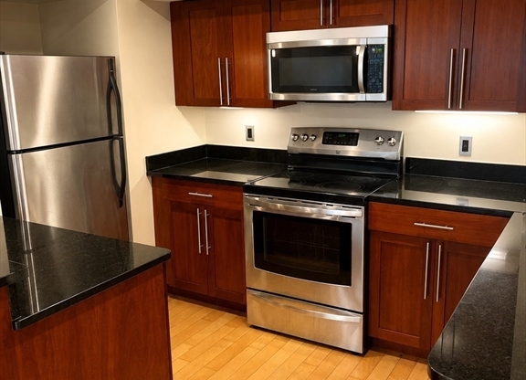 2 beds, 2 baths, 956 sqft, $3,800, Unit 701