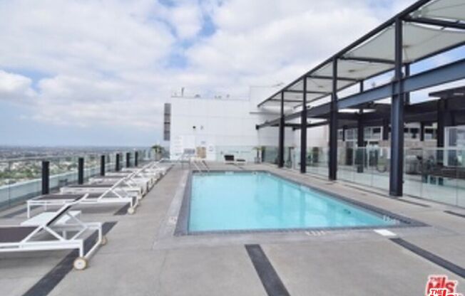 1 bed, 1 bath, 750 sqft, $2,500, Unit 1711