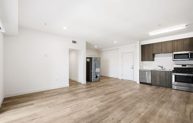 2 beds, 2 baths, 1,037 sqft, $2,950, Unit 407