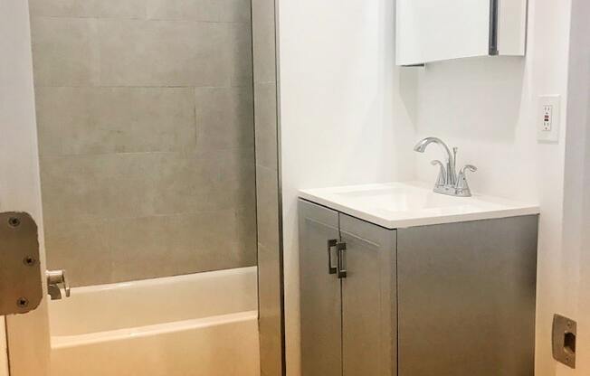 528 5 ST