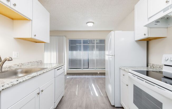 Fairway Downs - Updated Apartments - 1 Month Free!