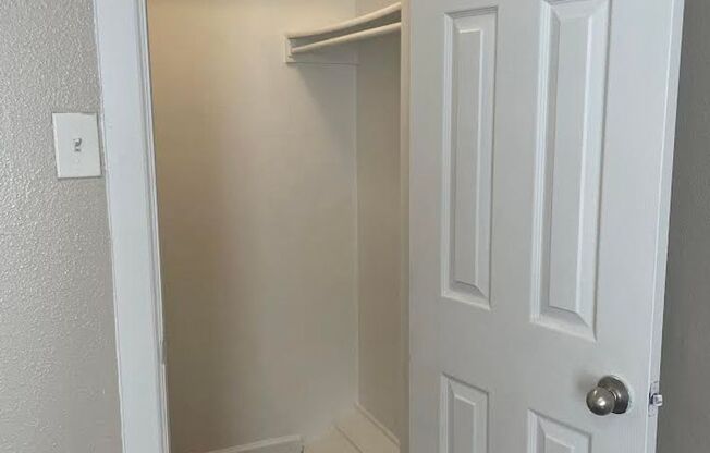 1 bed, 1 bath, 448 sqft, $1,100, Unit 239