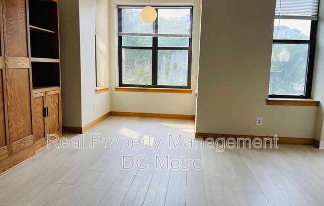 3 WASHINGTON CIR