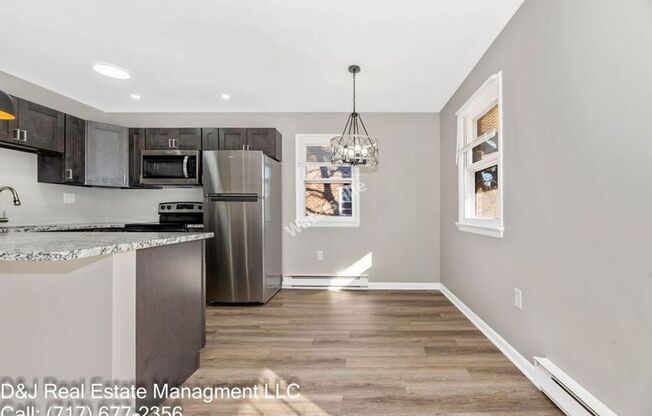 2 beds, 1 bath, 900 sqft, $1,695, Unit Apartment 9