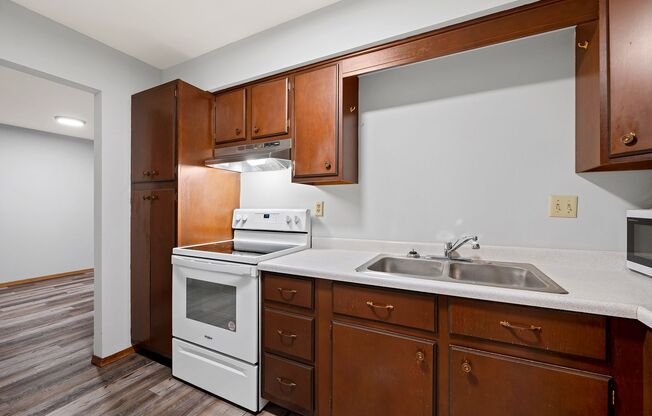 1 bed, 1 bath, 600 sqft, $750, Unit 2425-9