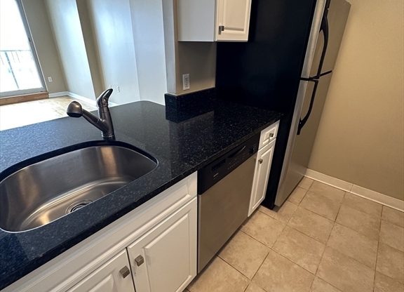 1 bed, 1 bath, 663 sqft, $3,200, Unit 2027